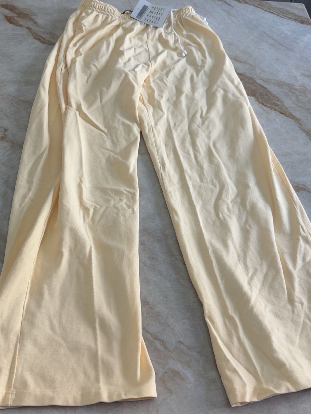 Brandy Melville Wide-Leg Drawstring sweatpants